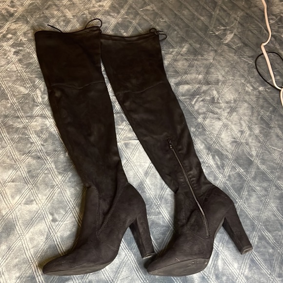 MissGuided black over the knee heeled boots 👢 - Picture 3 of 8